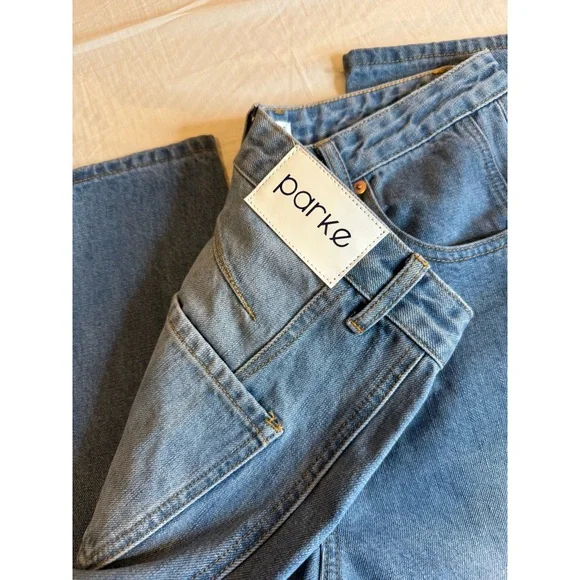 Classic High-Rise Wide-Leg Women's Jeans in Light Blue - Picture 4 of 5